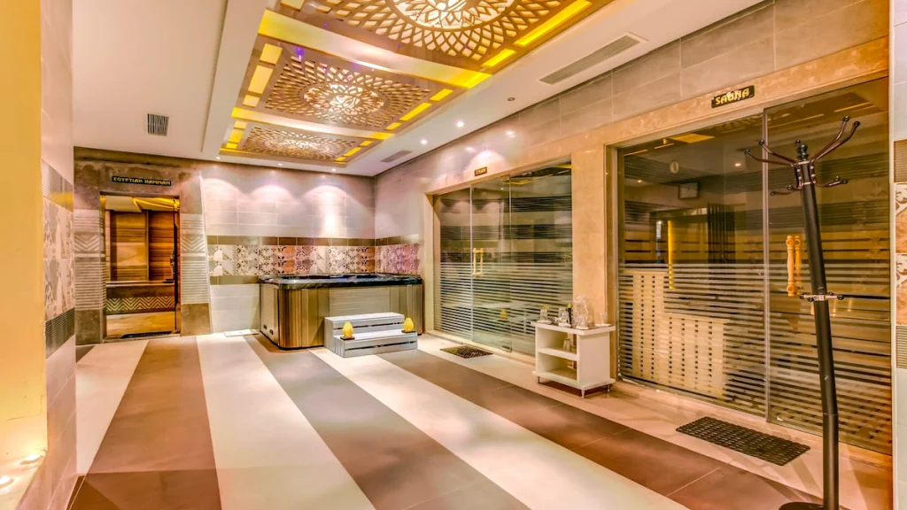 الفندق إيه أم سى رويال - الغردقة